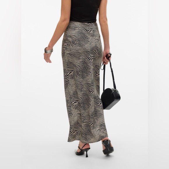 ZARA ANIMAL PRINT MAXI SKIRT - TAN SIZE SMALL (PREOWNED) - Picture 2 of 14